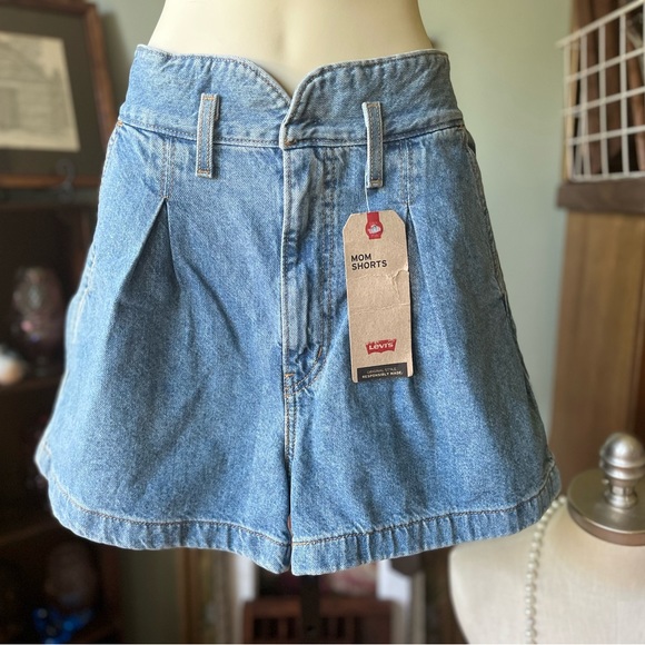 LEVIS MOM SHORTS SIZE 30 HIGH RISE RELAXED A LINE - Picture 3 of 16